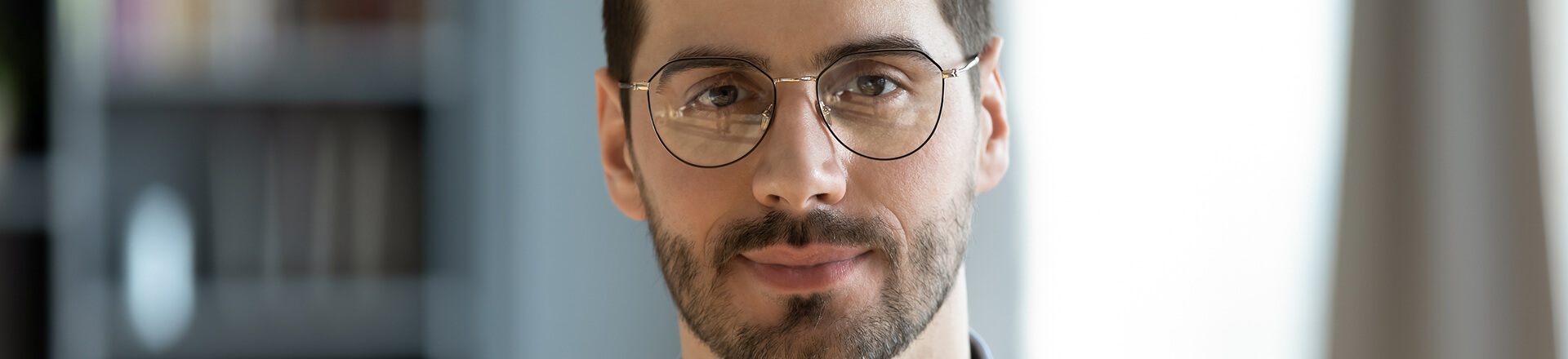 men banner eyeglasses